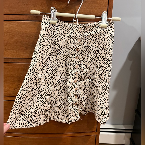 Patterned midi skirt with buttons on front - Picture 2 of 4